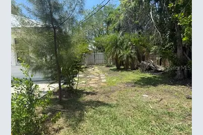 617 Siesta Drive, Sarasota, FL 34242 - Photo 4