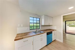 4515 Winston Ln N, Sarasota, FL 34235 - Photo 10