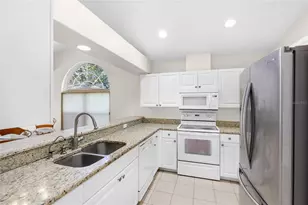 7317 Eleanor Cir, Sarasota, FL 34243 - Photo 12