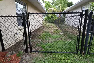 2043 Old Trenton Ln, Sarasota, FL 34232 - Photo 42
