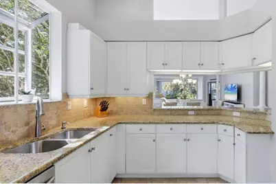 7906 Whitebridge Glen, University Park, FL 34201 - Photo 10