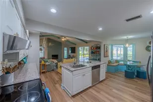 5005 Canterbury Dr, Sarasota, FL 34243 - Photo 20