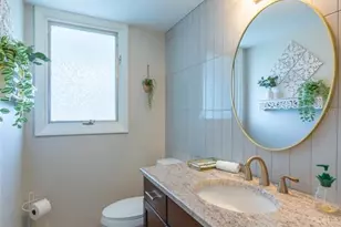 5005 Canterbury Dr, Sarasota, FL 34243 - Photo 8
