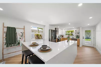 578 Spanish Drive S, Longboat Key, FL 34228 - Photo 2