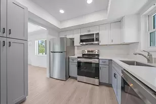 3818 Roxane Blvd, Sarasota, FL 34235 - Photo 2
