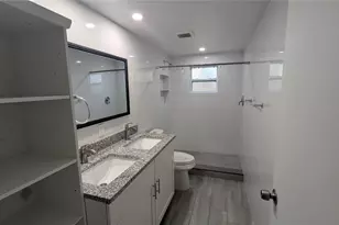 5723 9th St Cir E, Bradenton, FL 34203 - Photo 4