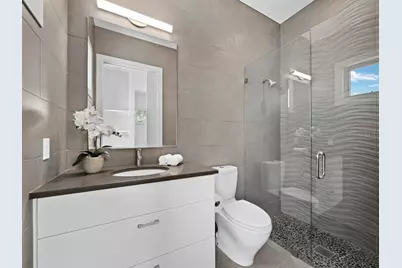 471 Island Circle, Sarasota, FL 34242 - Photo 34