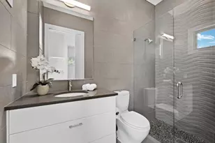 471 Island Cir, Sarasota, FL 34242 - Photo 34