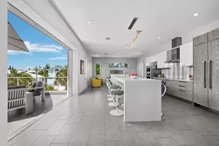 471 Island Cir, Sarasota, FL 34242 - Photo 14