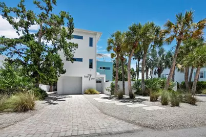 471 Island Circle, Sarasota, FL 34242 - Photo 2