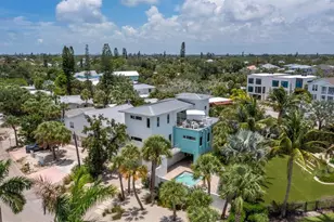 471 Island Cir, Sarasota, FL 34242 - Photo 1