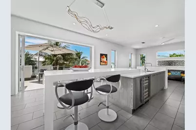 471 Island Circle, Sarasota, FL 34242 - Photo 18