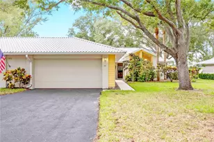 231 Southampton Ln, Venice, FL 34293 - Photo 2