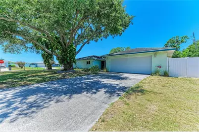 2120 47th Street Pl W, Bradenton, FL 34209 - Photo 2
