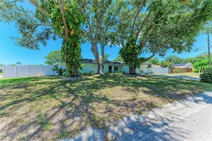 2120 47th St Pl W, Bradenton, FL 34209 - Photo 4