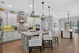 8276 Larkspur Cir, Sarasota, FL 34241 - Photo 6