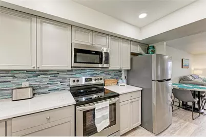 6470 Hollywood Boulevard #307, Sarasota, FL 34231 - Photo 14