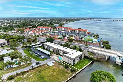 6470 Hollywood Boulevard #307, Sarasota, FL 34231 - Photo 2