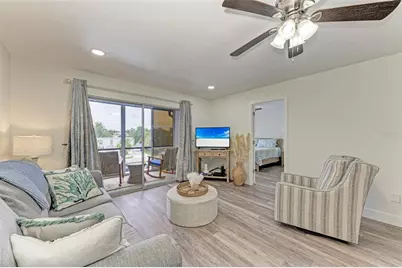 6470 Hollywood Boulevard #307, Sarasota, FL 34231 - Photo 18