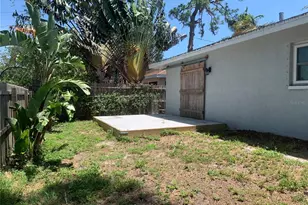 1875 Vamo Dr, Sarasota, FL 34231 - Photo 14