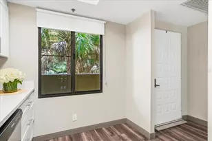 4540 Bee Ridge Rd, Sarasota, FL 34233 - Photo 10