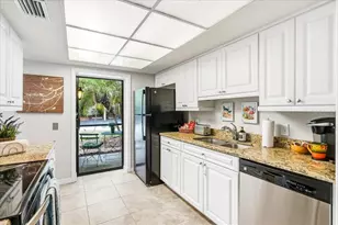 4540 Bee Ridge Rd, Sarasota, FL 34233 - Photo 6