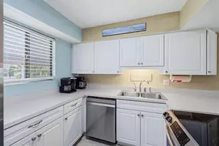 1801 Gulf Dr N, Bradenton Beach, FL 34217 - Photo 32