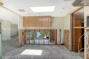 208 Hour Glass Way, Sarasota, FL 34242 - Photo 10