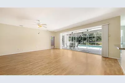 7287 38th Court E, Sarasota, FL 34243 - Photo 10