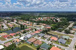 7287 38th Ct E, Sarasota, FL 34243 - Photo 4
