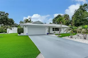 2828 Suncrest Dr, Sarasota, FL 34239 - Photo 1