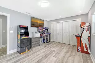 2828 Suncrest Dr, Sarasota, FL 34239 - Photo 20