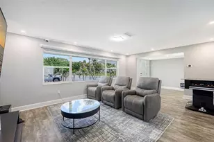 2828 Suncrest Dr, Sarasota, FL 34239 - Photo 6