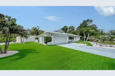 2828 Suncrest Drive, Sarasota, FL 34239 - Photo 2