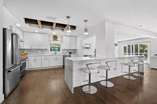 622 Tropical Cir, Sarasota, FL 34242 - Photo 14