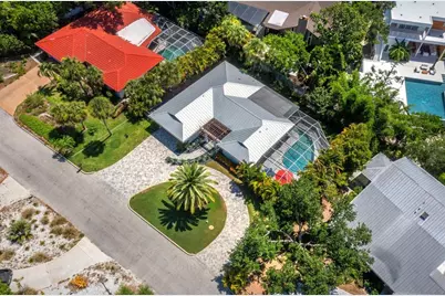 622 Tropical Circle, Sarasota, FL 34242 - Photo 2