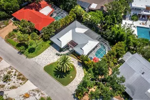 622 Tropical Cir, Sarasota, FL 34242 - Photo 2
