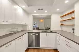 2753 Orchid Oaks Dr, Sarasota, FL 34239 - Photo 10