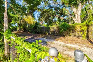 1208 28th St W, Bradenton, FL 34205 - Photo 30