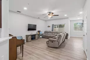 3831 Parkridge Cir, Sarasota, FL 34243 - Photo 4