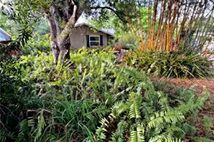 566 S Pelican Dr, Sarasota, FL 34237 - Photo 8