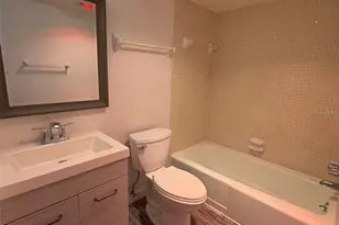 7153 W Country Club Dr N, Sarasota, FL 34243 - Photo 10
