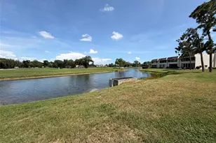 7153 W Country Club Dr N, Sarasota, FL 34243 - Photo 18
