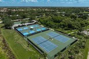 915 Fairwaycove Ln, Bradenton, FL 34212 - Photo 56