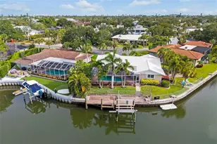 565 Commonwealth Pl, Sarasota, FL 34242 - Photo 10