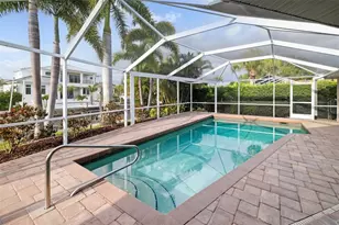 565 Commonwealth Pl, Sarasota, FL 34242 - Photo 12