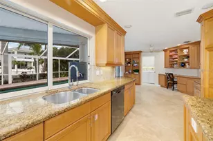 565 Commonwealth Pl, Sarasota, FL 34242 - Photo 24