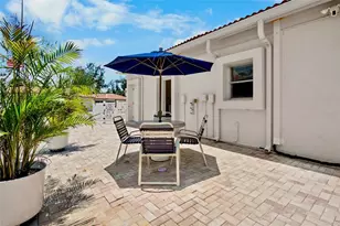 159 Vista Hermosa Cir, Sarasota, FL 34242 - Photo 32