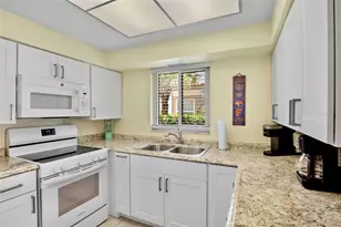 159 Vista Hermosa Cir, Sarasota, FL 34242 - Photo 12