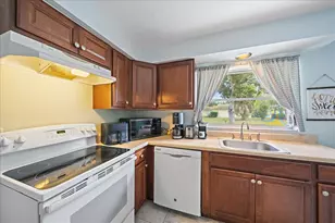 1210 Doris Dr, Sarasota, FL 34243 - Photo 10